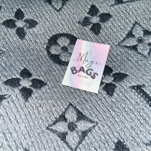 Louis Vuitton: LV Logo Logomania Fringe Scarf (Grey) - Picture 13 of 16